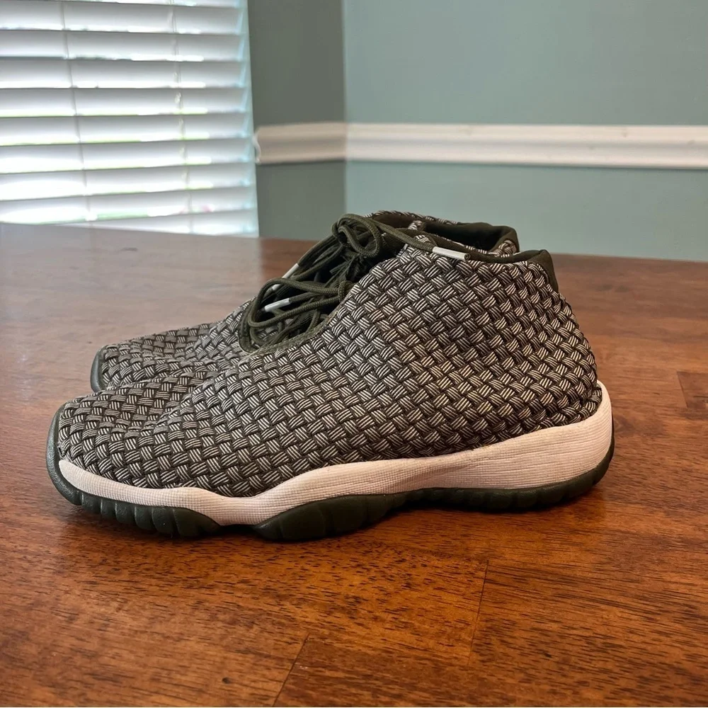 Jordan Future olive green weave sneakers size men’s 7 women’s 9